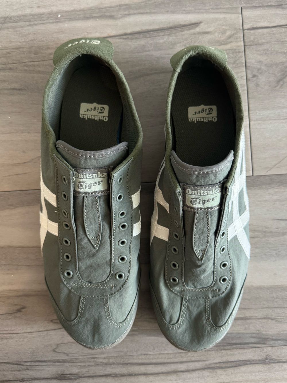 Onitsuka Tiger Unisex Slip-On Sneakers in Olive Green with White Stripes - Picture 3 of 8